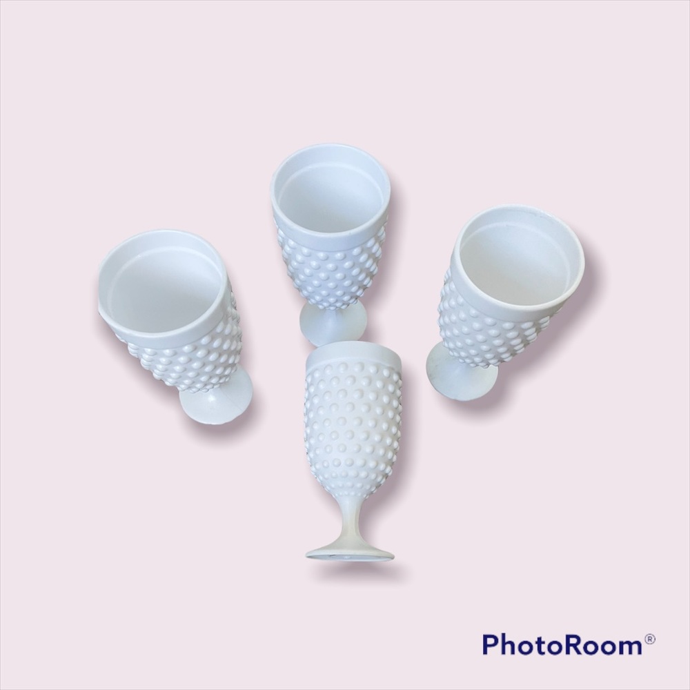 Set of 4 Kim Seybert living . Acrylic non-breakable, flat white cups